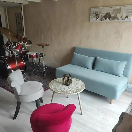Les Jardins De Shambhala Holiday home Montrem