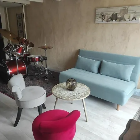Les Jardins De Shambhala Holiday home Montrem